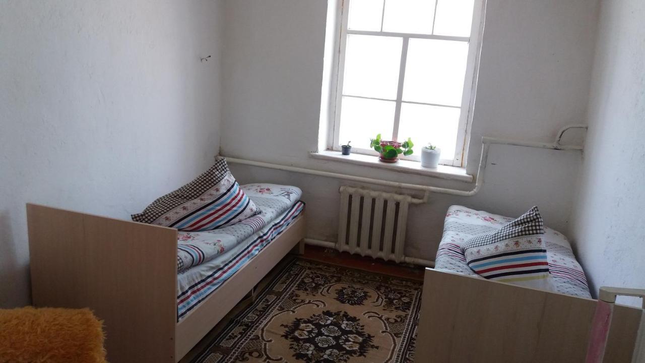 Happy Hostel In Kochkor Bagian luar foto