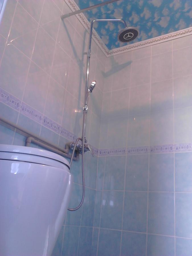 Happy Hostel In Kochkor Bagian luar foto