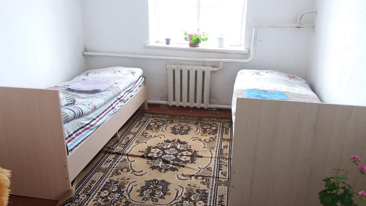 Happy Hostel In Kochkor Bagian luar foto
